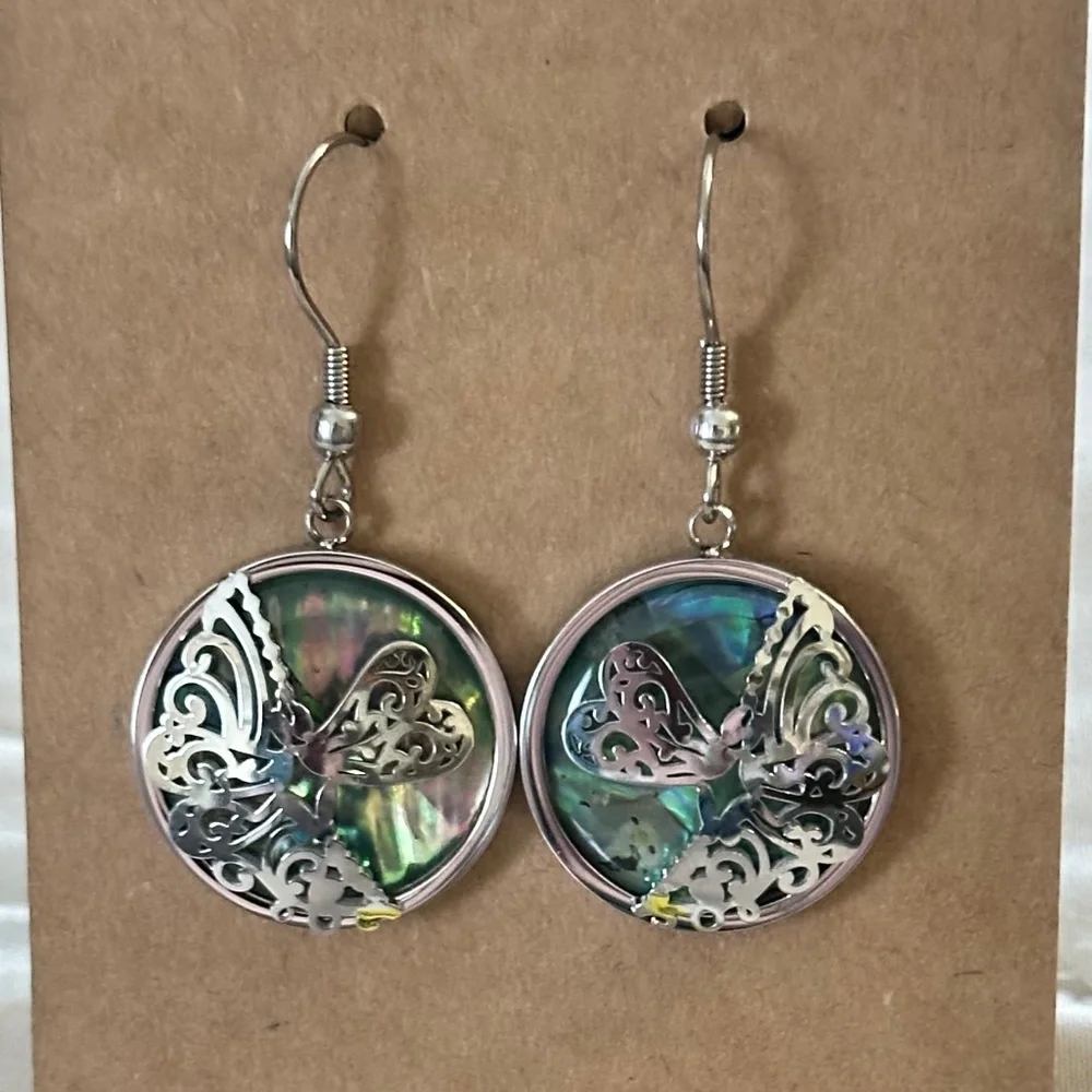 316L Stainless Steel -Genuine Abalone shell dragonfly earrings round. NWOT - Picture 13 of 13